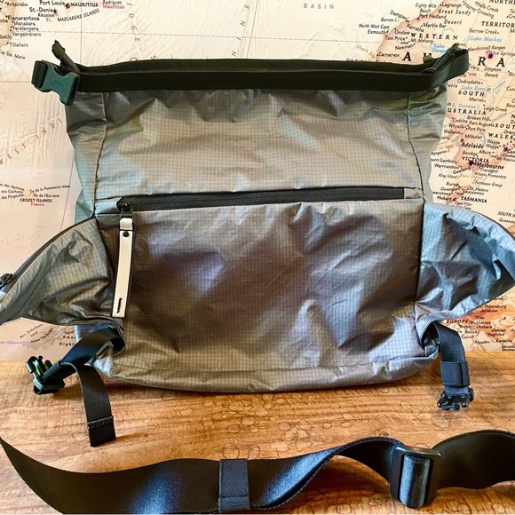 Timbuk2 Sling Bag (expandable and accessible from outside) - Picture 5 of 7